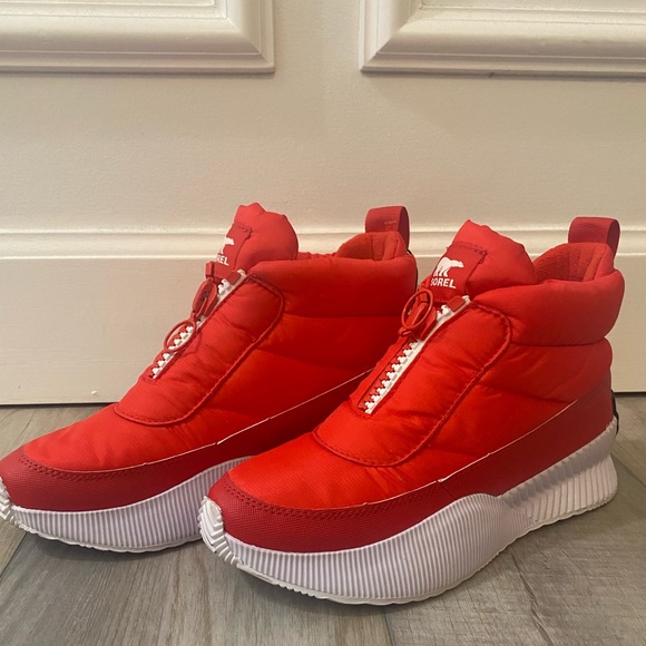 NWT Sorel red out and about puffy boot! - Picture 1 of 4